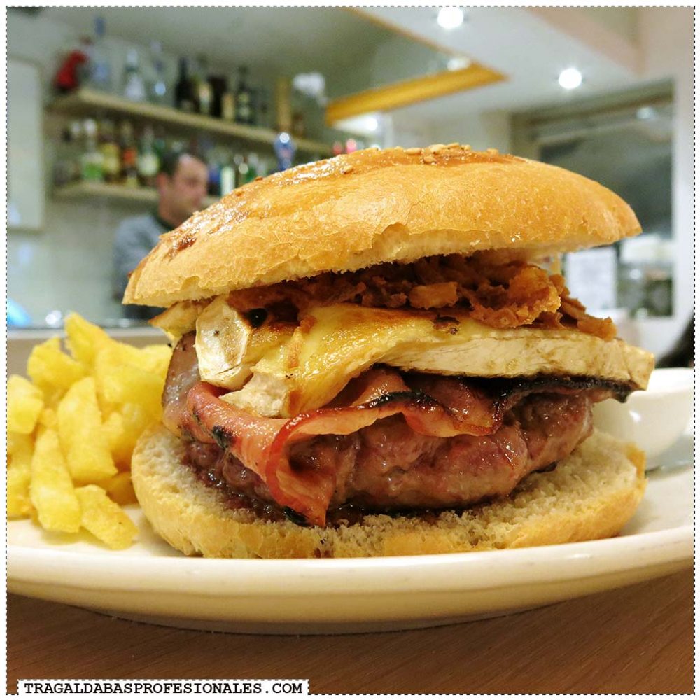 Tragaldabas Profesionales - Ruta de la Hamburguesa en Madrid - La Croquetta - Bacon Cheese Burger - Gala con bacon
