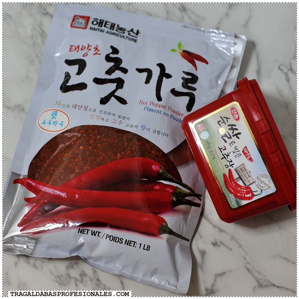 Tragaldabas Profesionales - Sopa coreana kimchi jjigae - Pasta y copos de pimiento picante