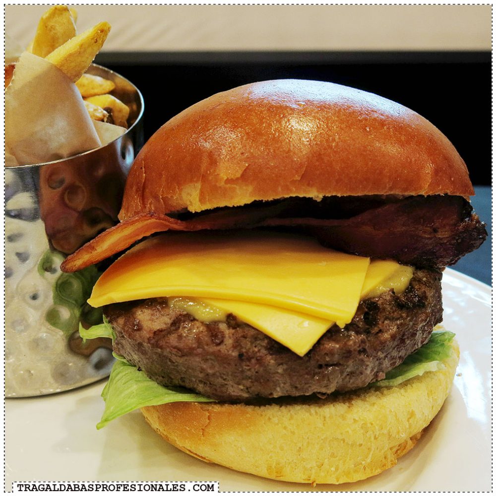 Tragaldabas Profesionales - Hamburguesas de Hard Rock Cafe Tragaldabas Profesionales - Hamburguesas de Hard Rock Cafe