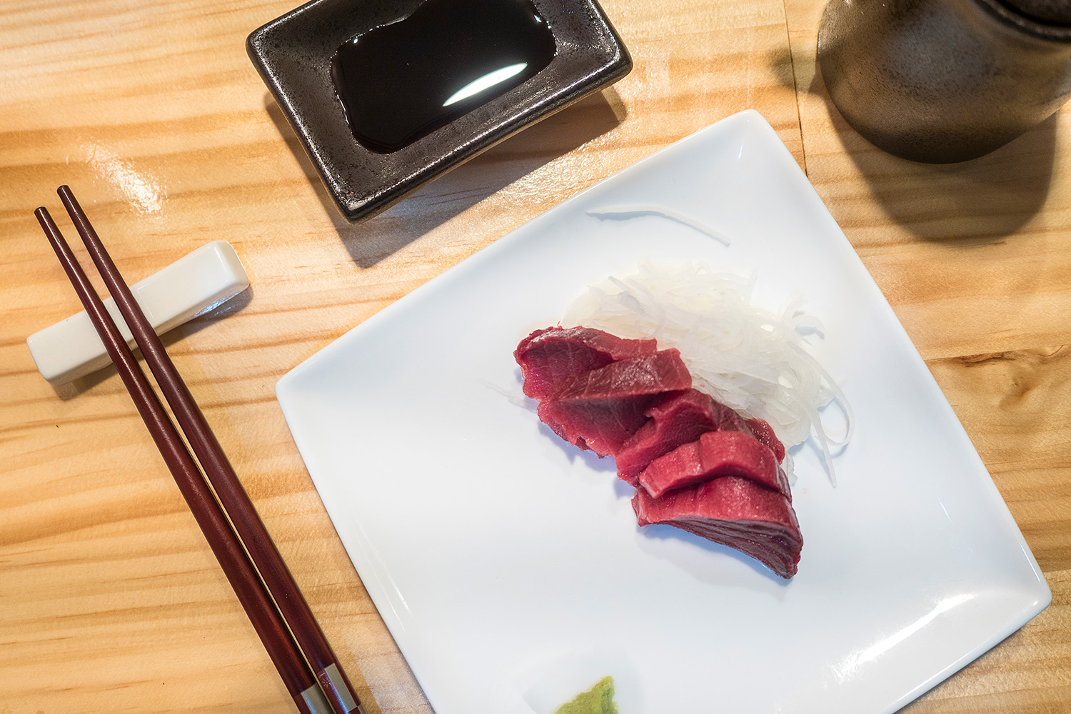 sushi-en-bici-madrid-tragaldabas-profesionales-sashimi-atun